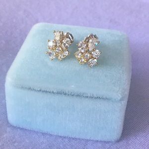 ✨CZ cluster stud earrings✨